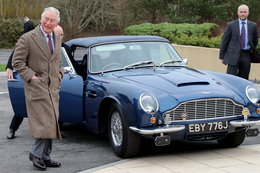 Aston Martin księcia Karola jeździ na... białe wino i ser