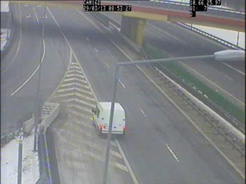 Powrót przez linię ciągłą na właściwą jezdnię