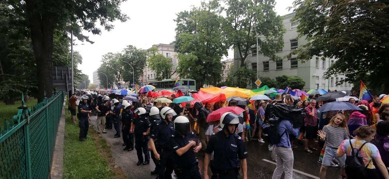 Sąd umorzył postępowanie ws. Matki Bożej z tęczową aureolą