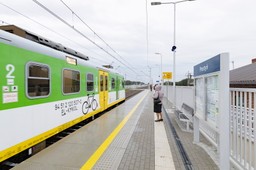 Autobusem i koleją przeciw inflacji [OPINIA]