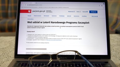 Pracownicy ministerstw nie mogą wziąć udziału w loterii programu szczepień. "Skoro jest anonimowa, to nie wiemy dlaczego"