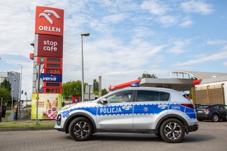 Nawet 3 tys. zł kary. Za co można dostać mandat na stacji benzynowej? [LISTA]