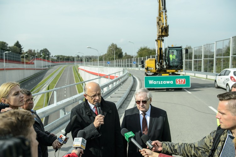 Odcinek ten jest częścią trasy S17 od Kurowa do Piask. 

<br>Na zdjęciu prezydent Lublina Krzysztof Żuk (C) przemawia podczas oddania do użytku odcinka drogi ekspresowej S17 pomiędzy węzłami Jastków i Lublin Sławinek wraz z nowym wjazdem do Lublina.  <br><br>(zuz) PAP/Wojciech Pacewicz