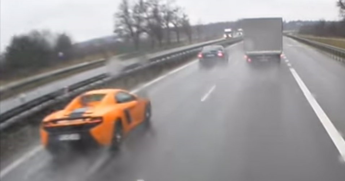 Pod Radomiem rozbił auto za milion złotych!