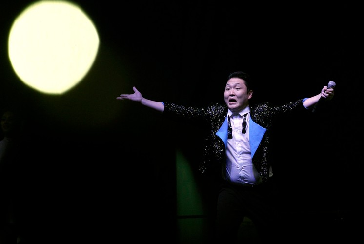 PSY tańczy 'Gangnam Style' w Singapurze