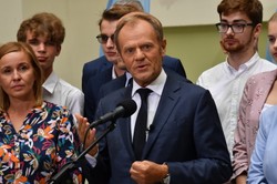 Tusk: Nie będę namawiał w Brukseli, aby finansowo karać Polskę
