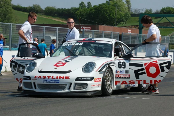 Wyścigi: mocniejszym Porsche na torze w Poznaniu