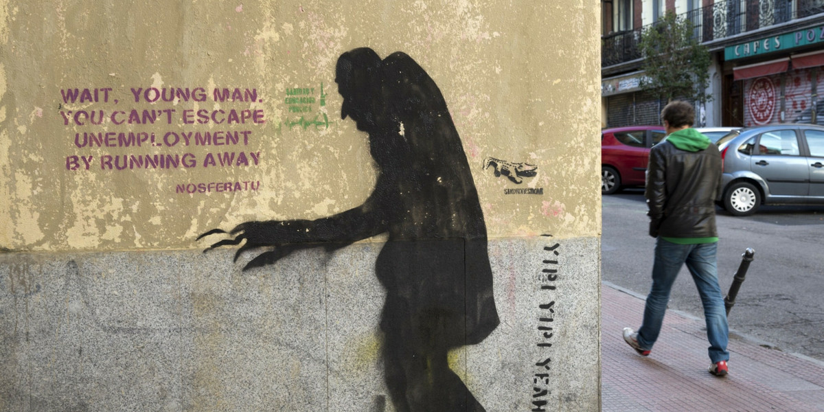 Graffiti na temat bezrobocia na ścianie budynku w Madrycie, zdjęcie z 2012 r., gdy stopa bezrobocia wynosiła tam 25 proc. 