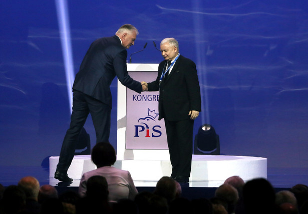 Prezes Prawa i Sprawiedliwości Jarosław Kaczyński oraz lider Polski Razem, wicepremier, minister nauki i szkolnictwa wyższego Jarosław Gowin