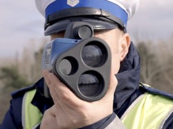 Mandat za przekroczenie prędkości o 1 km/h nadal możliwy. MSWiA nie przewiduje zmiany przepisów