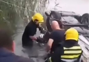 Akcija izvlačenja tela iz automobila na jezeru kod Bečmena
