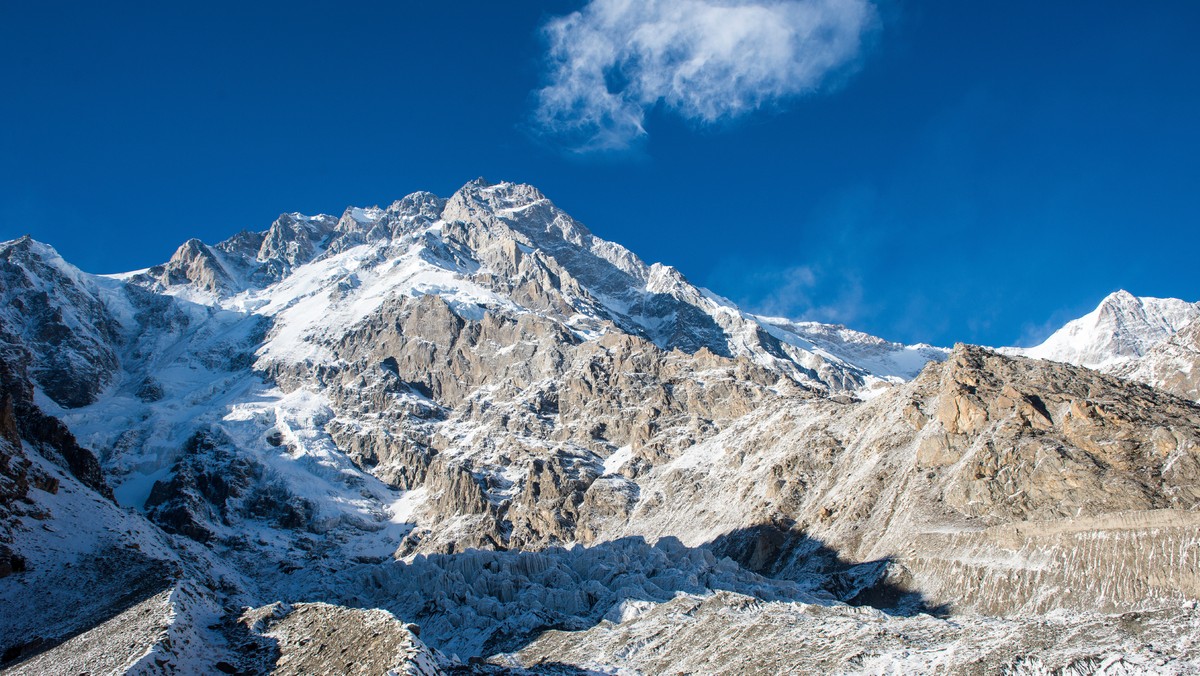 Alex Txikon, Ali Sadpara i Smione Moro jako pierwsze osoby w historii zdobyły szczyt Nanga Parbat (8126 m n.p.m) zimą. Był to jeden z dwóch szczytów w Himalajach i Karakorum, które nie zostały zdobyte zimą. Teraz na tej liście pozostał już tylko jeden - K2.