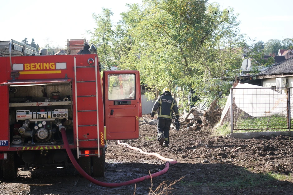 Prve slike požara u Železniku