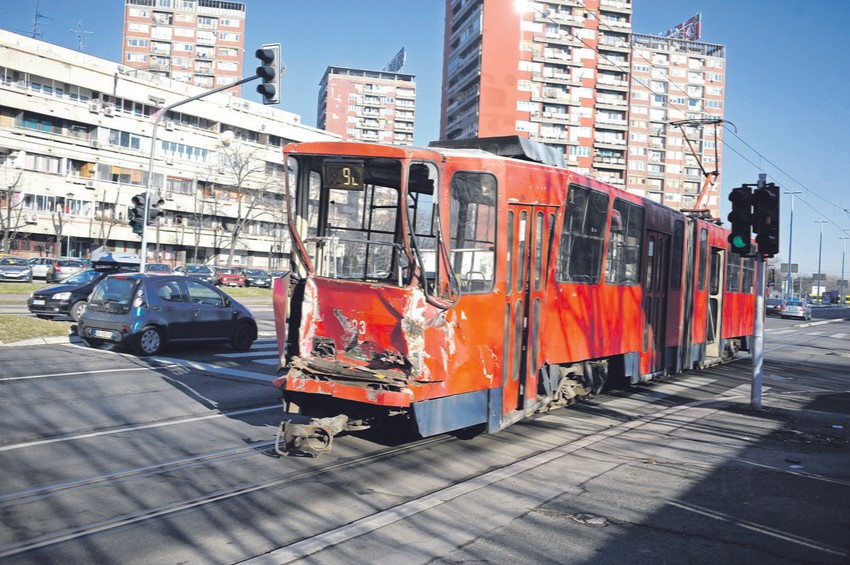 U sudaru dva tramvaja na Novom Beogradu povređeno je devetoro ljudi