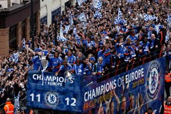 Parada zwycięstwa piłkarzy Chelsea w Londynie