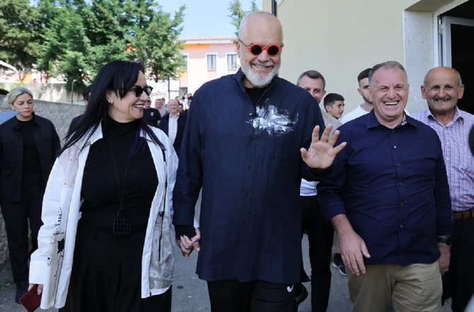 Еди Рама со сопругата Линда