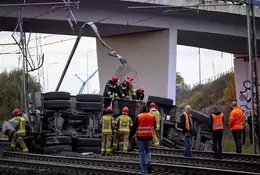 Ciężarówka spadła z wiaduktu w Gdańsku. Jedna osoba nie żyje