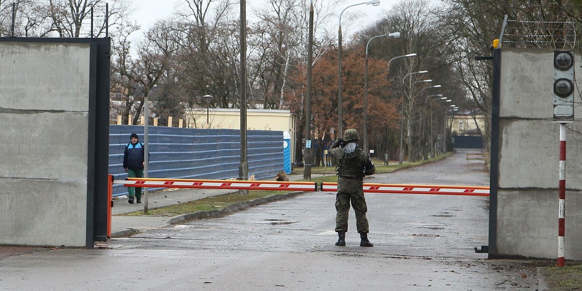 Oficerowie służb nie chcieli dać mu rękojmi! Macierewicz za niego poręczył