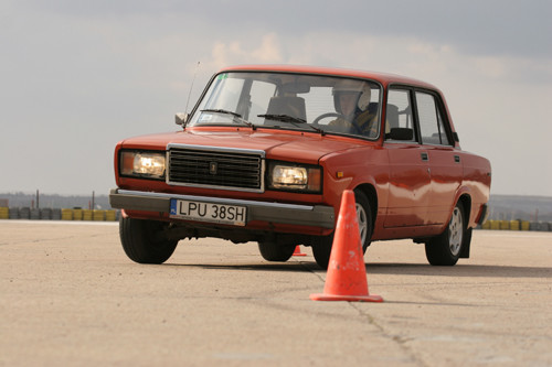 "Duży" Fiat 1.3 kontra Łada 2107 1.3 - Klasyki PRL-u w teście mistrza