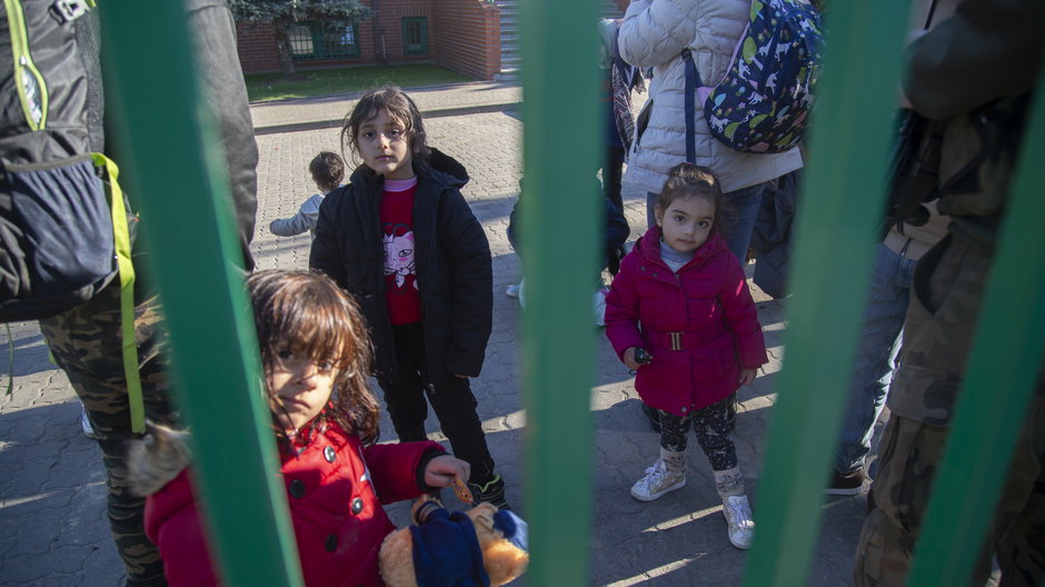 Grupa kilkunastu uchodźców i ośmioro dzieci z Syrii