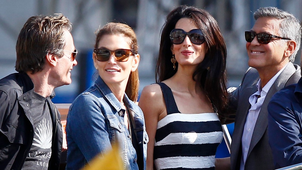 Džordž Kluni sa suprugom i prijateljima