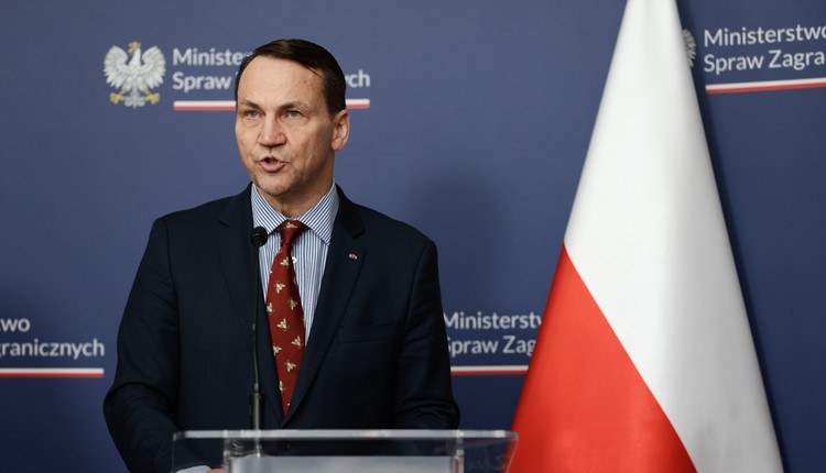 Sikorski reaguje na informacje o złożach ropy w Polsce.  Pan Bóg chyba kocha nasz rząd"
