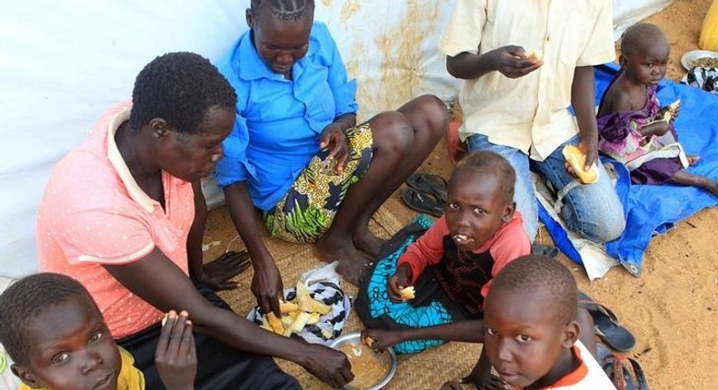 A South Sudan refugee family share a meal at the UNHCR managed refugees reception point at Elegu, within Amuru district of the northern region near the South Sudan-Uganda border, August 20, 2016. REUTERS/James Akena