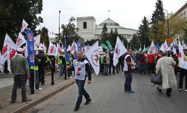 Górnicy zareagowali na obietnice Kopacz: Gwizdy, bębnienie i okrzyki