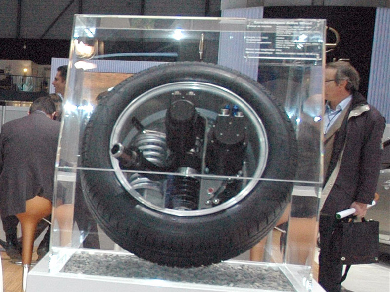 Koncepcyjny Opel Agila z systemem napędu Michelin Active Wheel