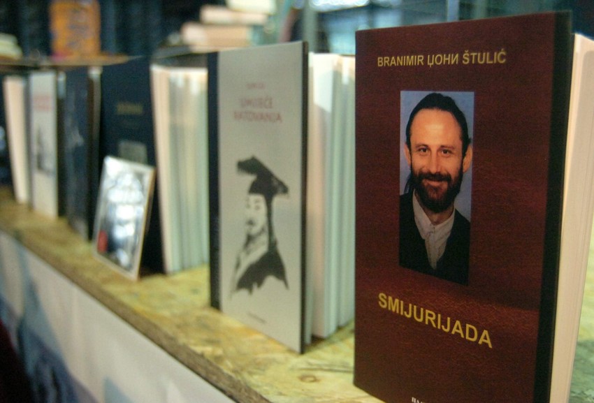 Izabrana dela donose 14 knjiga Džonija Štulića, uz CD sa dosad neobjavljenim snimcima iz 1990. godine