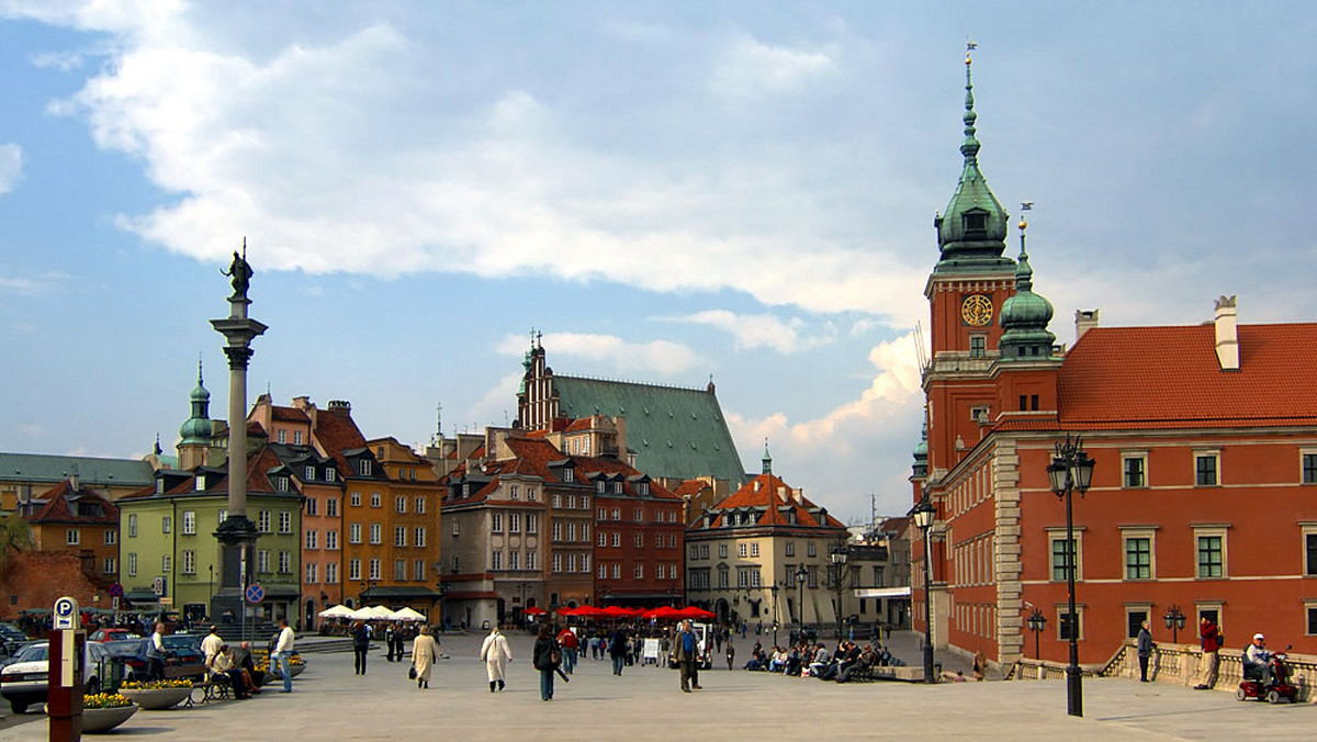 Złośliwcy mówią, że Warszawę najlepiej odwiedzić w weekend, gdy pracujący na co dzień w stolicy wyjeżdżają do rodziny i miasto pustoszeje. Zobaczmy więc, czym kusi turystów stolica...