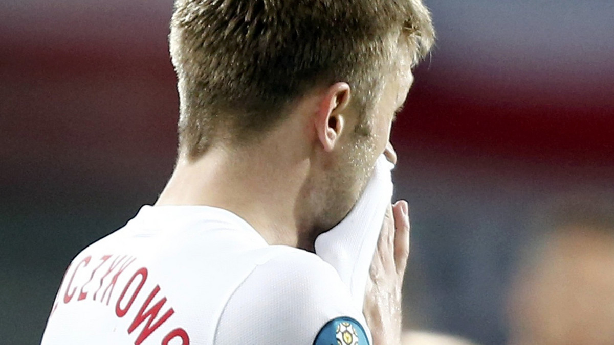 Jakub Błaszczykowski nie zagrał w meczu reprezentacji Polski z San Marino. Kapitan Biało-Czerwonych doznał kontuzji podczas rozgrzewki. W ostatniej chwili zastąpił go Kamil Grosicki. Błaszczykowski po meczu nie miał szczęśliwej miny.