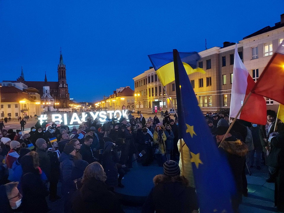 Protesty w Białymstoku na znak solidarności z Ukrainą