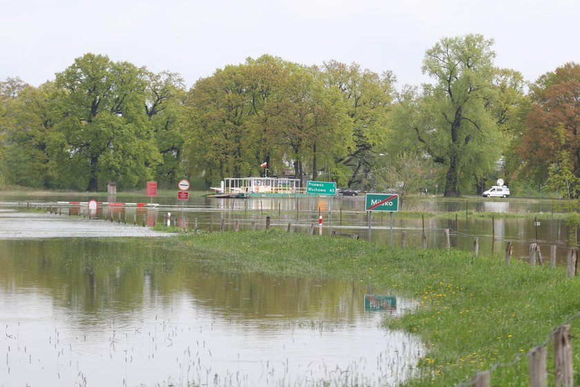 Wody w Odrze niebezpiecznie przybywa. IMG ostrzega