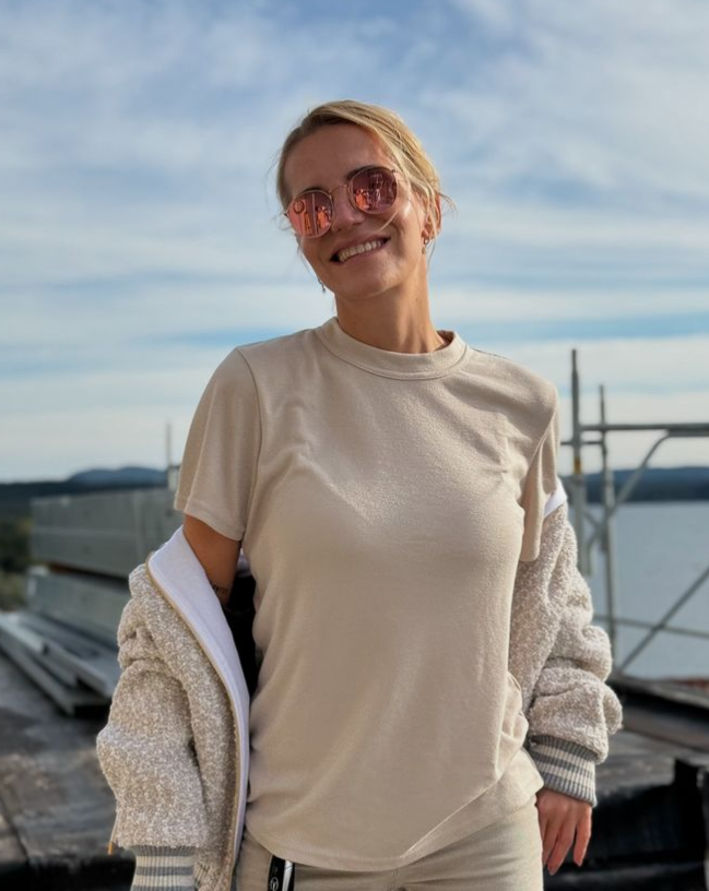Speváčka Dara Rolins.