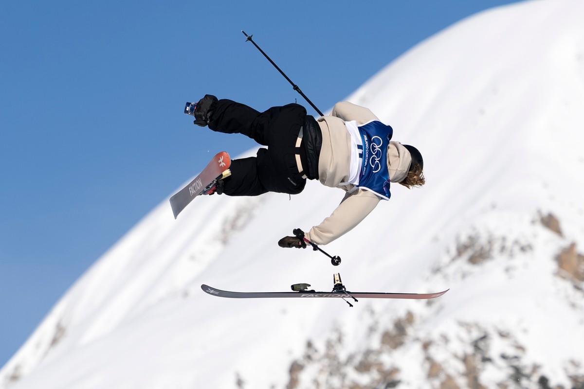Chwila grozy na igrzyskach olimpijskich. Podczas ewolucji w powietrzu zawodniczce odpięła się narta