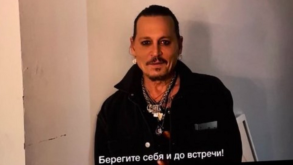 Johnny Depp pozdrawia swoich rosyjskich fanów i szokuje internautów