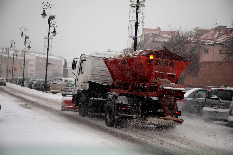 Zima daje się we znaki kierowcom, fot. PAP/Tomasz Gzell