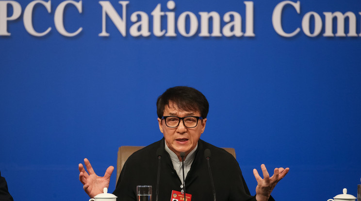 Jackie Chan a kínai parlament ülésén/Fotó: MTI