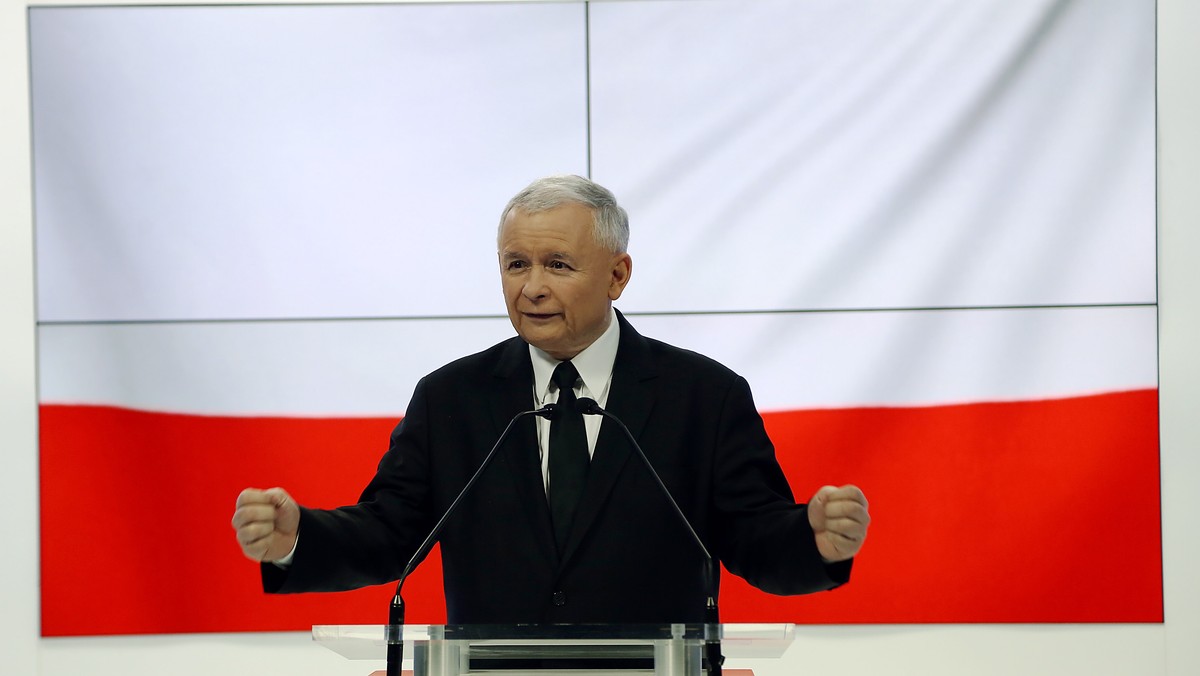 Prezes PiS Jarosław Kaczyński powiedział, że nie obawia się Trybunału Stanu. Wniosek PO o postawienie Kaczyńskiego przed TS będzie opiniować w czwartek sejmowa komisja odpowiedzialności konstytucyjnej.