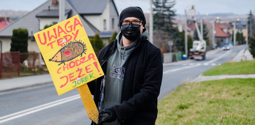 Mysłowiczanin nie mógł patrzeć jak giną jeże na drogach. Postanowił coś dla nich zrobić