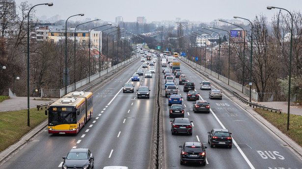 Ruch na Trasie Łazienkowskiej w Warszawie