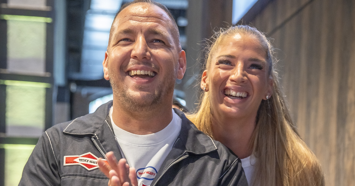 Curtis hazautazott Dominikáról a menyasszonya születésnapjára: énekelve köszöntötte fel éjfélkor Judiet – videó