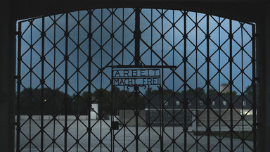 Dachau mierzy się z nazistowską przeszłością. Lokalni politycy jadą do Auschwitz