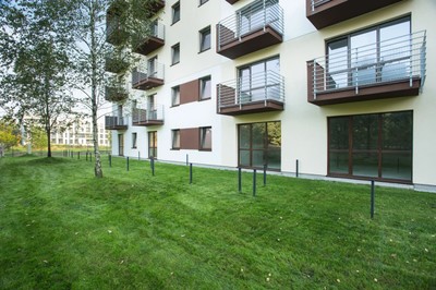 Właściciele mieszkań będą musieli płacić za schody i balkony? Te nowe przepisy burzą krew w żyłach