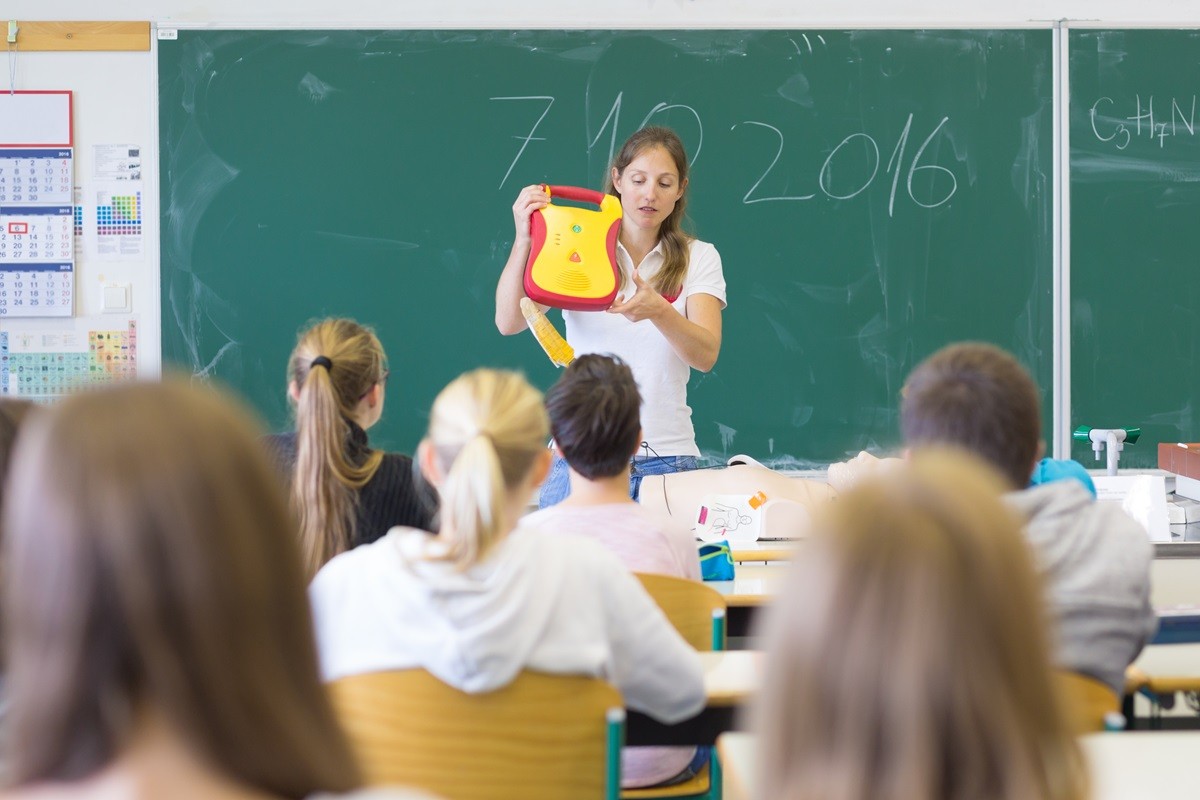 bezpieczeństwo edukacja pierwsza pomoc szkoła
