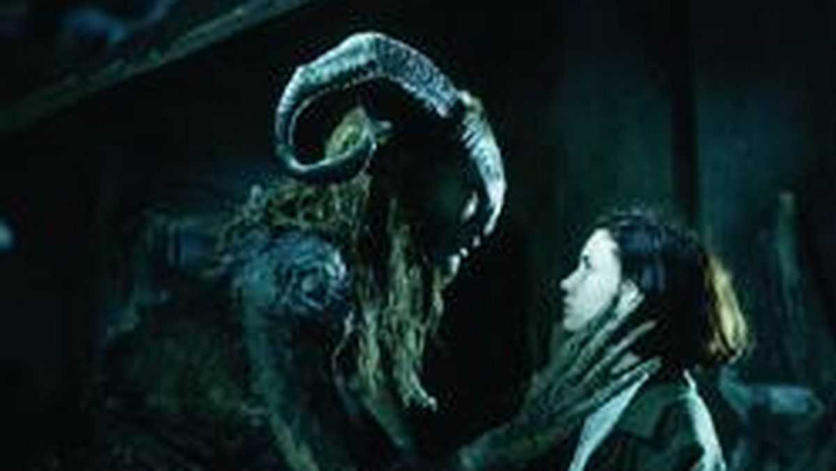 Reżyser Guillermo Del Toro osobiście przygotował angielskie napisy do hiszpańskojęzycznego filmu fantasy "Labirynt Fauna", ponieważ uznał, że tłumacze, którzy