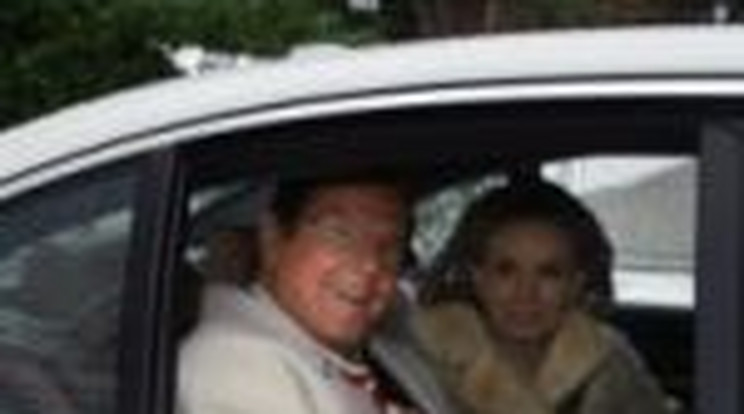 Roger Moore Magyarországon BMW-vel jár - VIDEO
