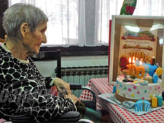 Baka Vuka je jedna od najstarijih žena u Srbiji: Napunila je 100 godina