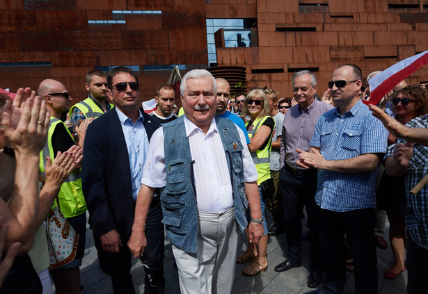 Protest w Gdańsku. Wałęsa: Są dwie drogi odzyskania trójpodziału władzy, ale jednej z nich nie proponuję